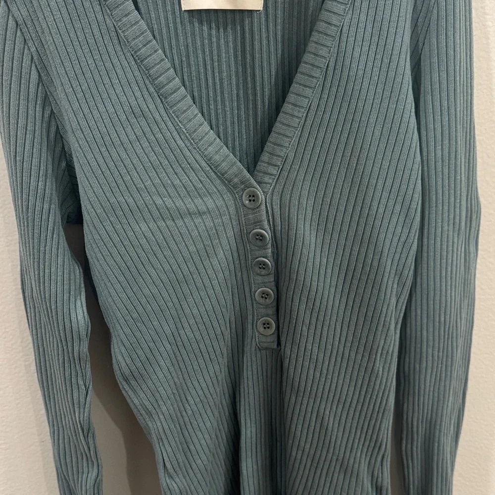 Citizens Of Humanity Ribbed V-Neck Button Cardigan in Dusty Teal - Picture 5 of 16